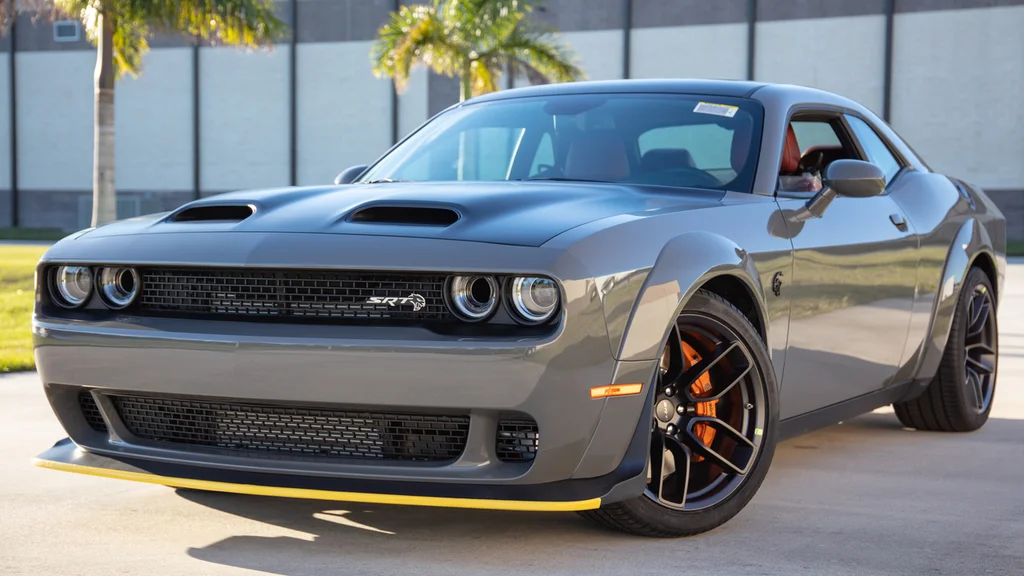 Dodge Challenger: Последний честный маслкар для тех, кто чихать хотел на экологию и тренды